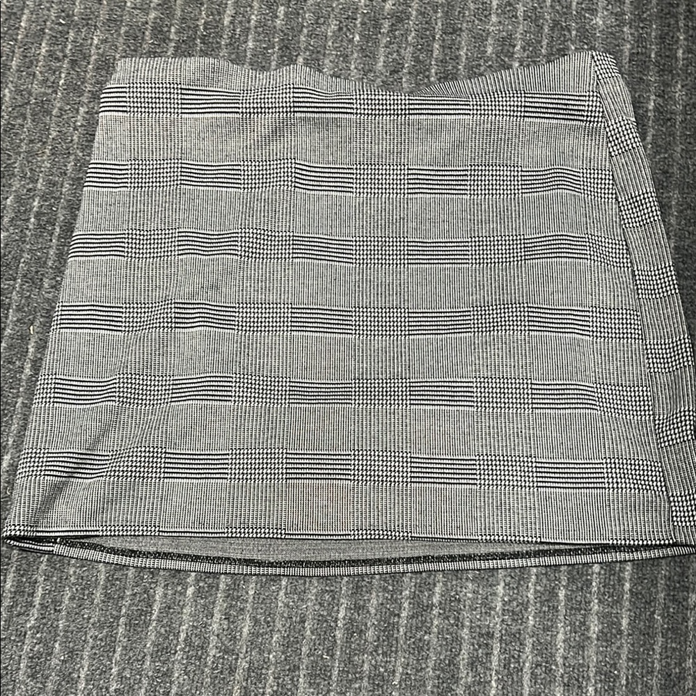 Pre-Loved: Classic Black and White Checkered Skirt
